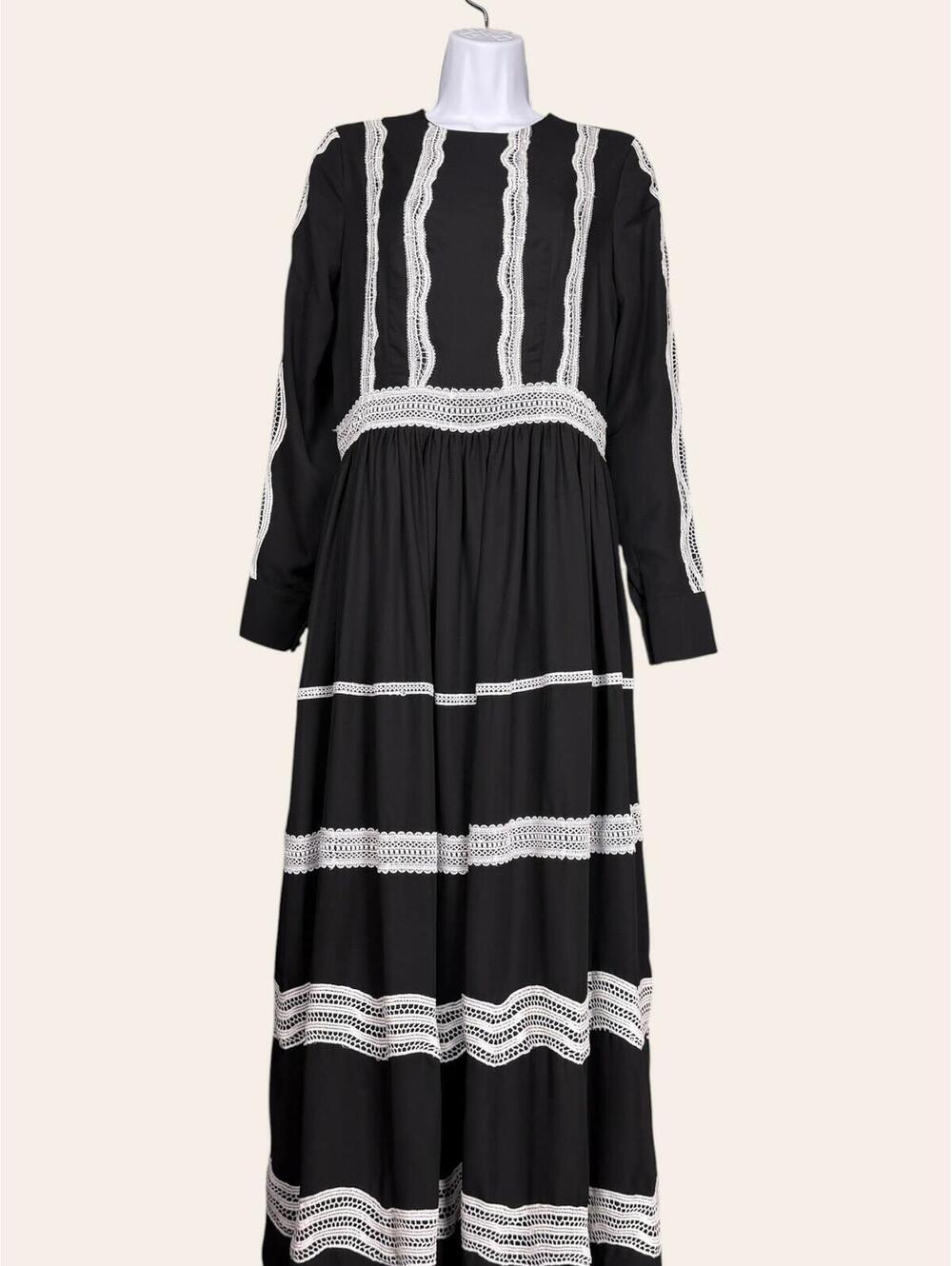 Edera black Gown